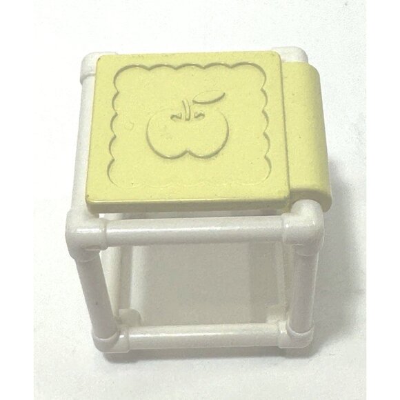 Mixed Lot of Calico Critters Sylvanian Families Bunny Rabbit Dolls & Furniture - Picture 3 of 7